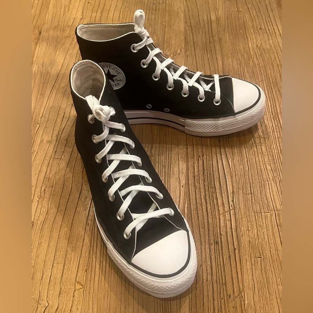 Converse Black and White Platform High-Tops Women’s 9 VGUC